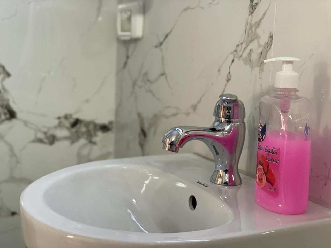 Guesthouse & Hospitality Berat Zewnętrze zdjęcie